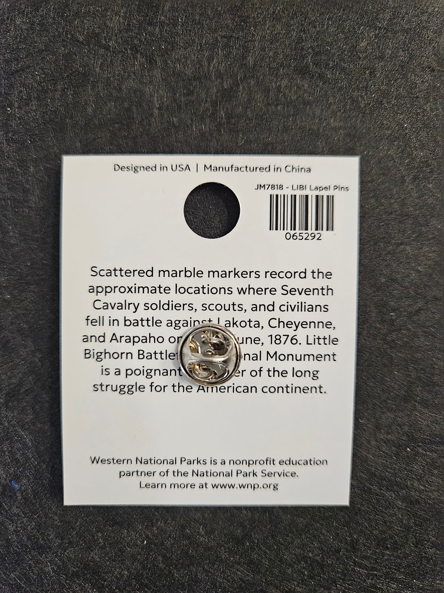 LIBI ROUND LOGO PIN JM7818